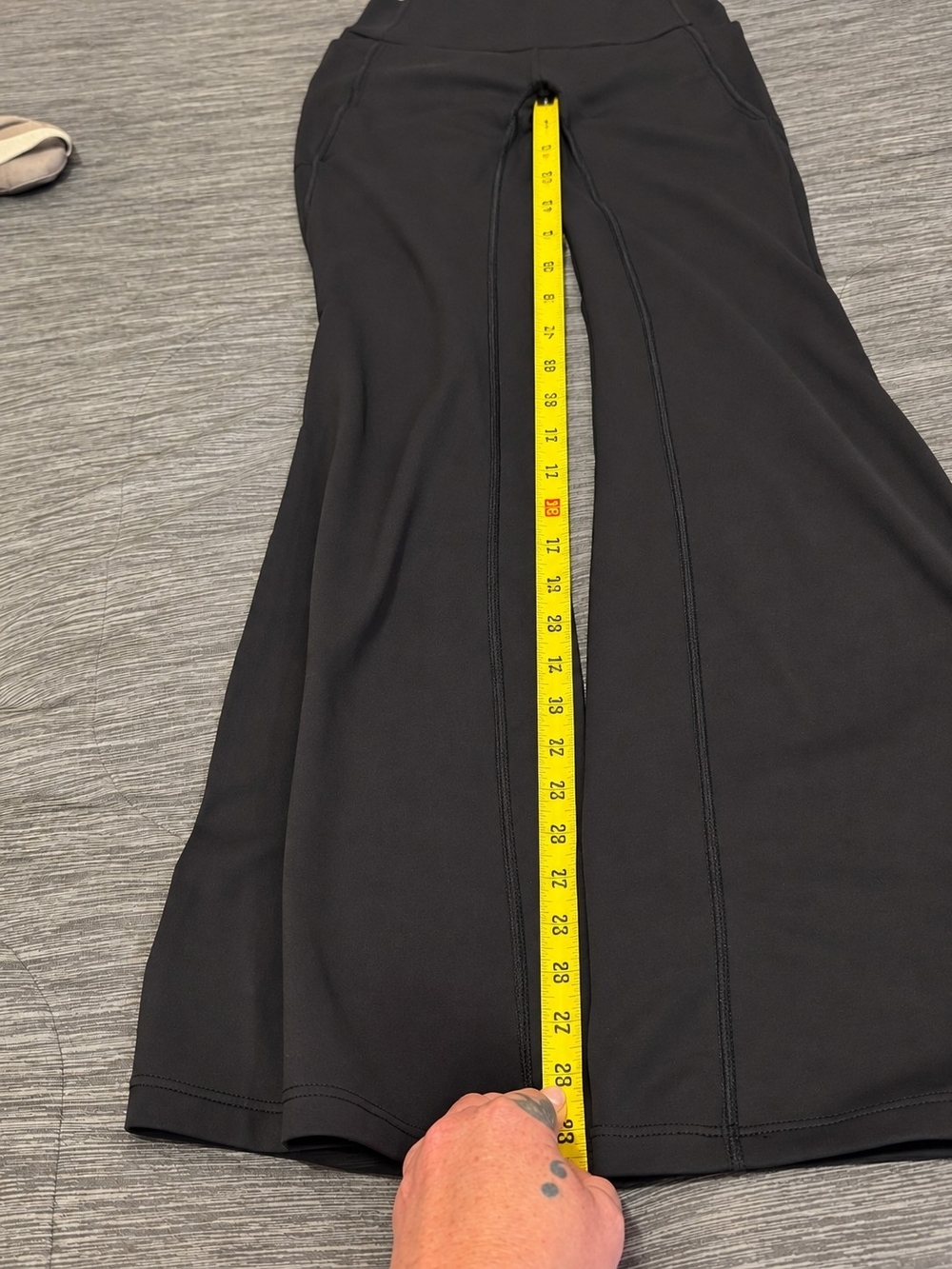 Halara High Waisted Flare Yoga Pants Black Side Pockets Size S Inseam 28